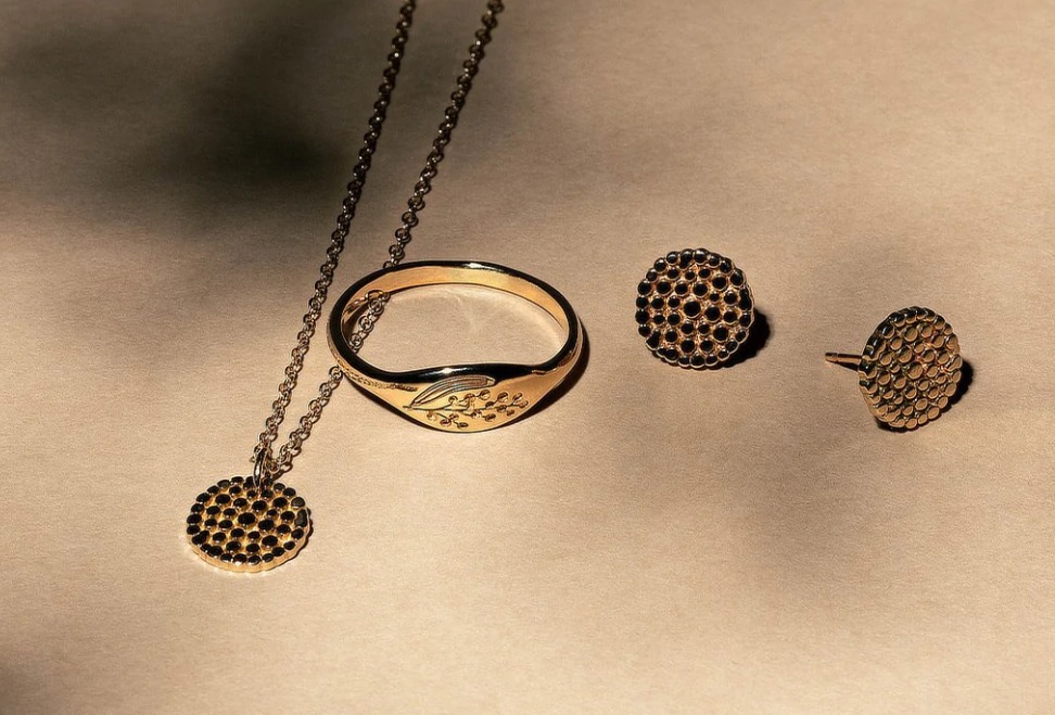 لباس، جواهر